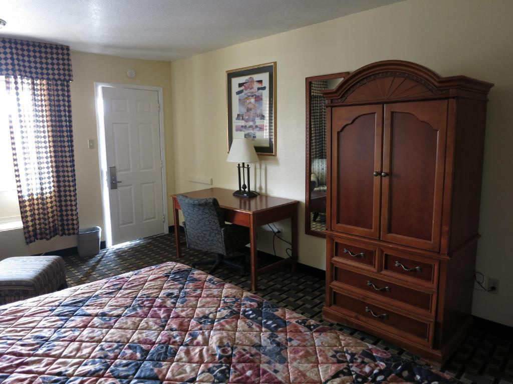 The At Motel 2*