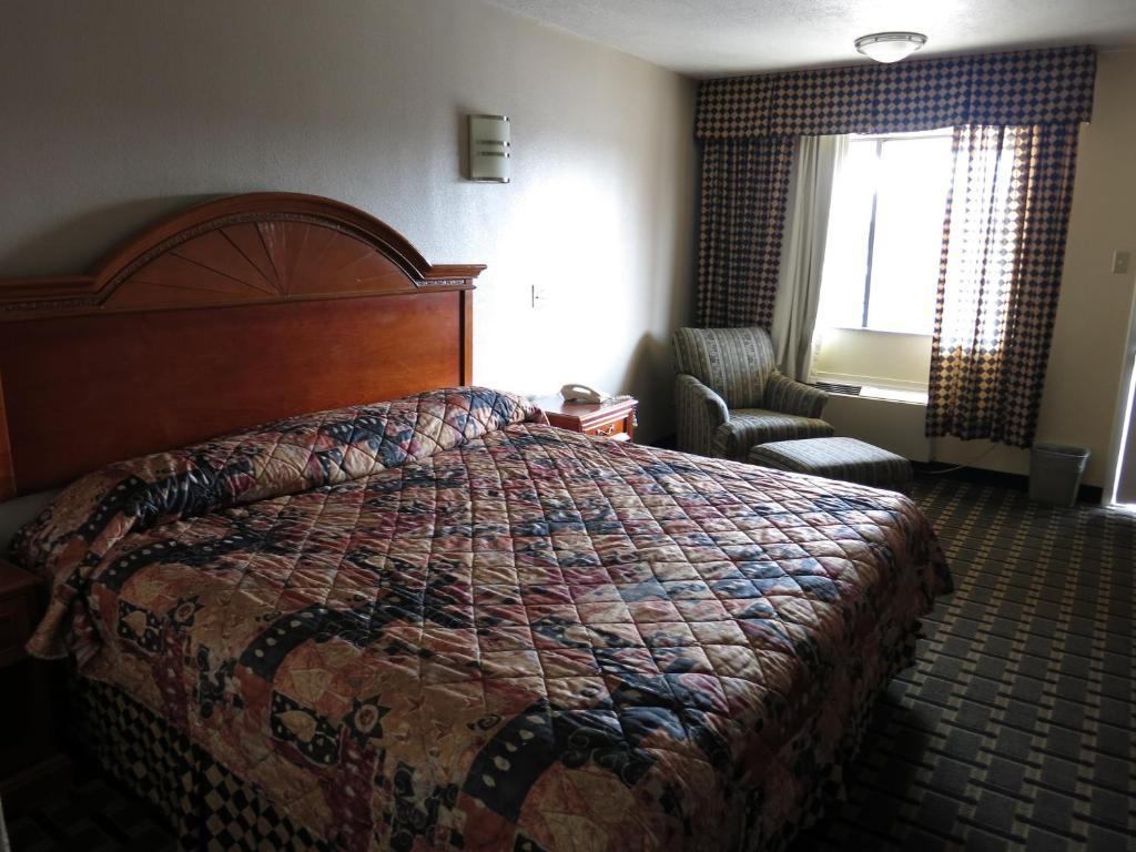 Motel The At