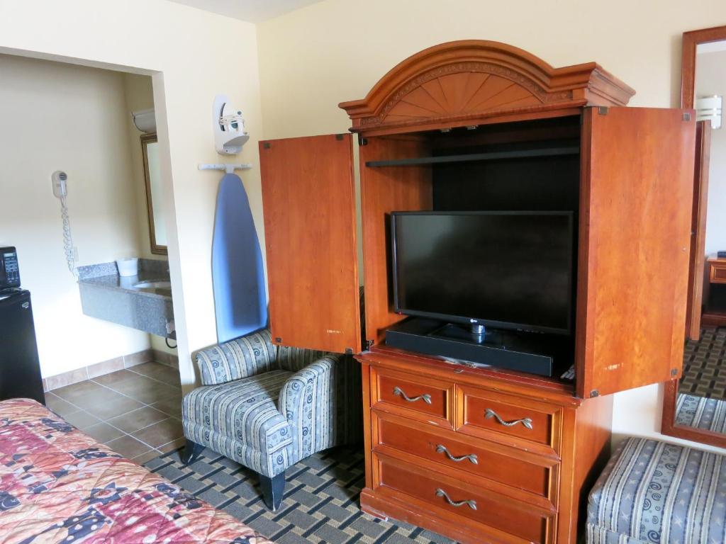 Motel The At 2*