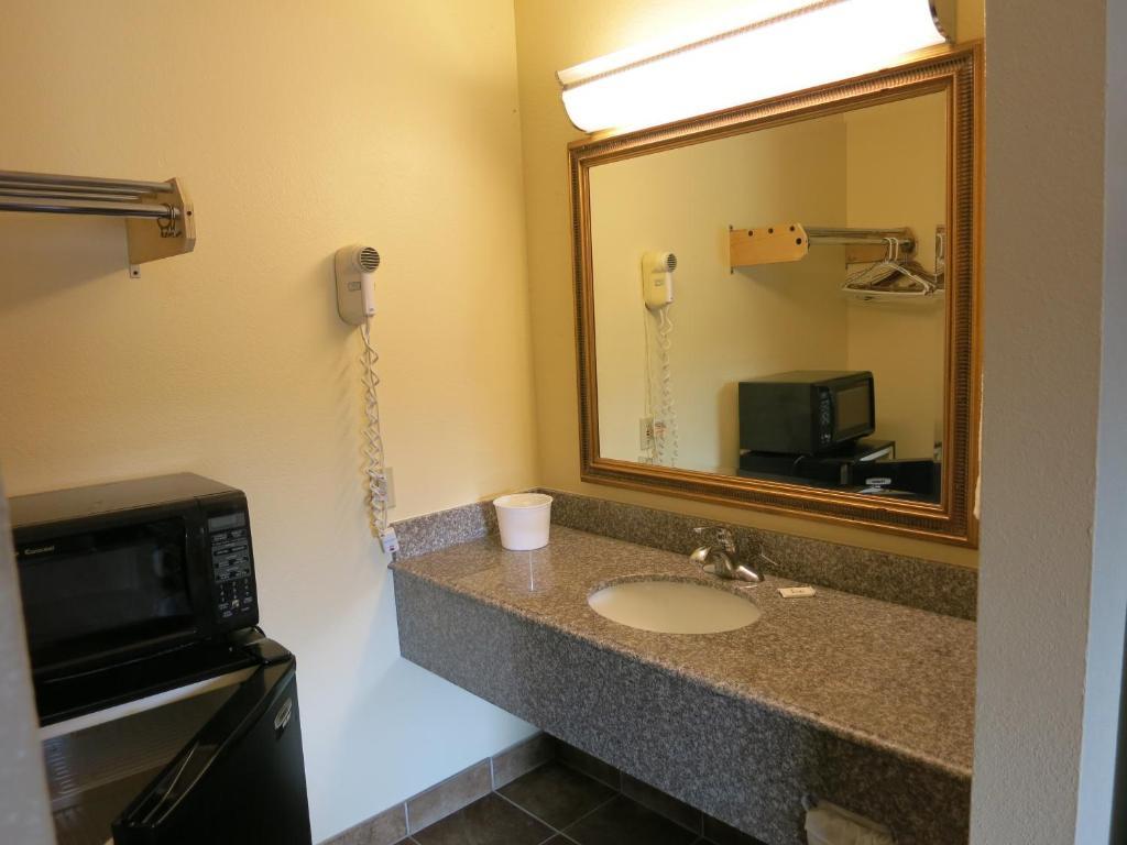 Motel The At Mexia